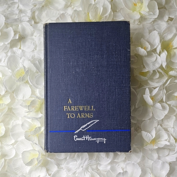VINTAGE 1957 "A Farewell To Arms" (Ernest Hemingway) hardcover book - Picture 1 of 8